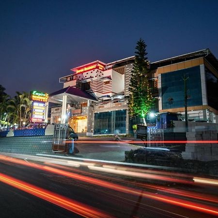 Hotel Empire Residency Tiruvalla Exterior foto