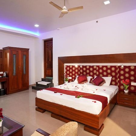 Hotel Empire Residency Tiruvalla Exterior foto