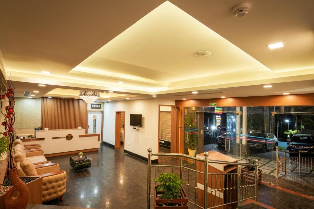 Hotel Empire Residency Tiruvalla Exterior foto
